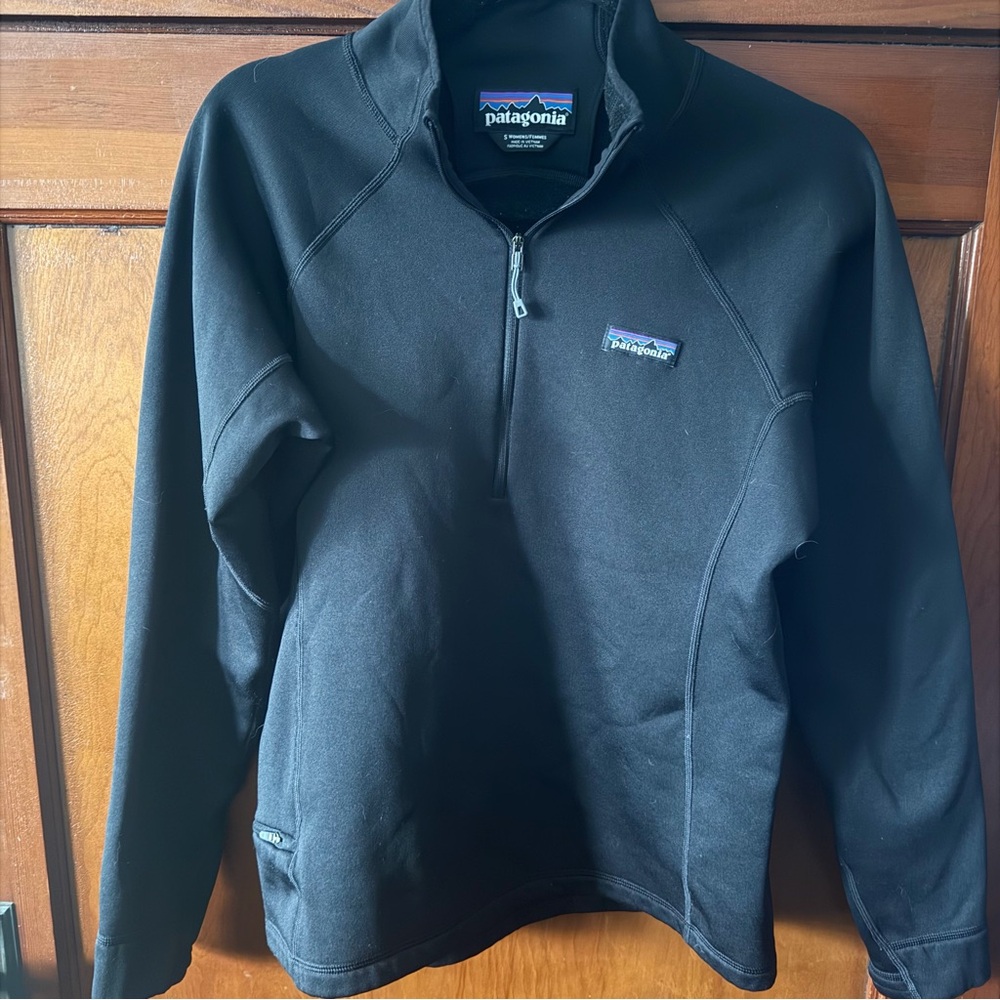 Patagonia women’s polartec fleece lined 1/4 zip worn wear